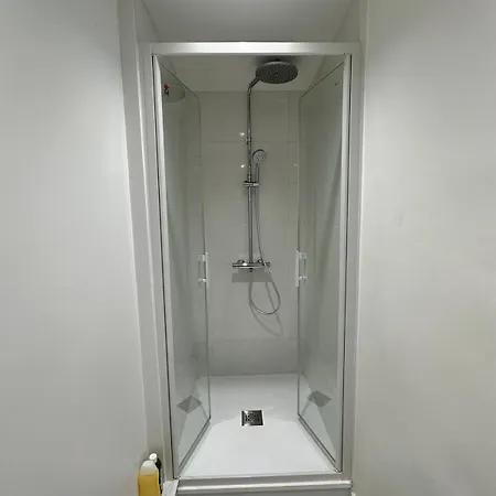 In Center - Garage - 200 M דירה *